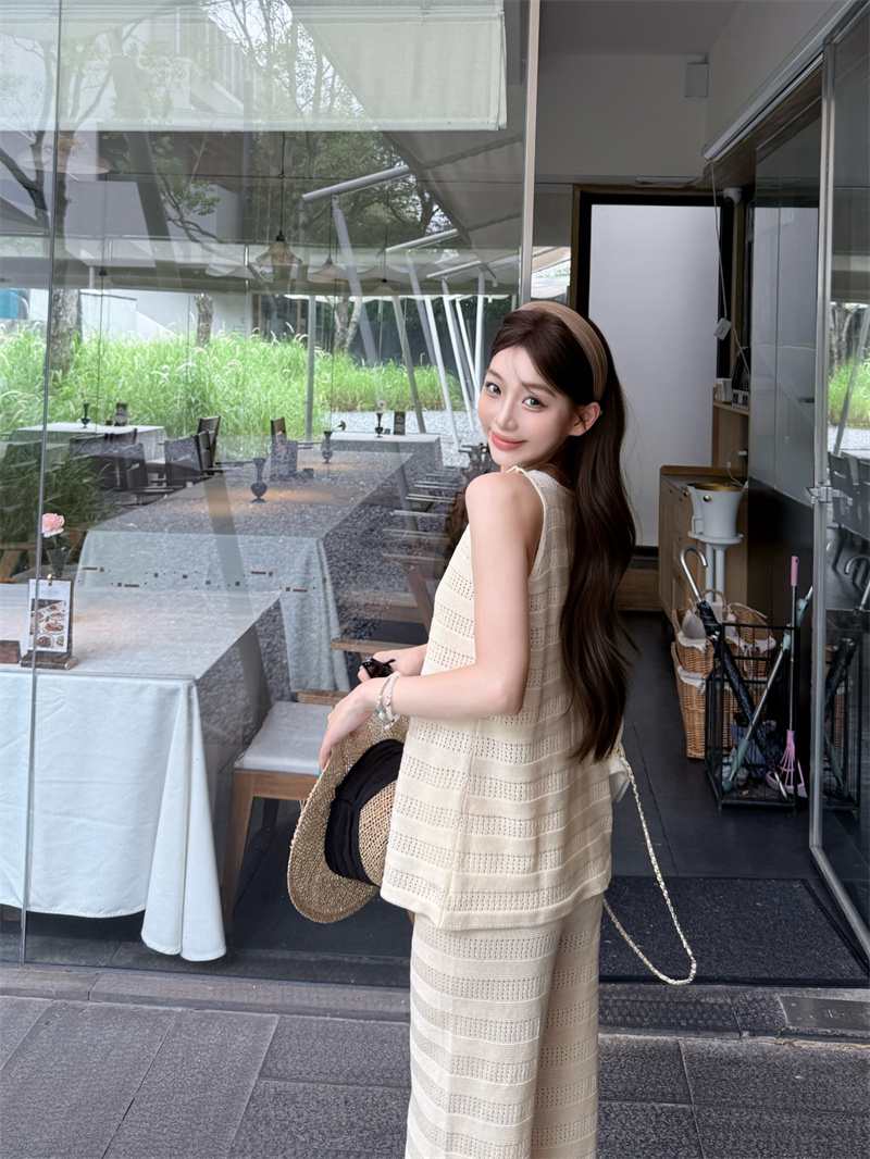 Women's Summer Knit Sleeveless Top and Pants Set - Tencel Linen Blend - Image 3