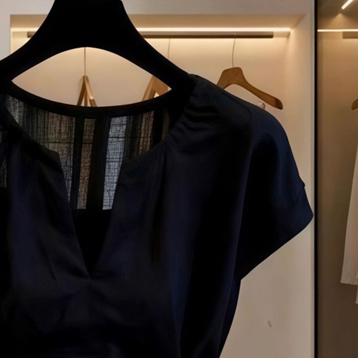 Black V-Neck Metal Button Waist-Cinched Short Sleeve Shirt Women 2026 Summer French Commuter Top - Image 5