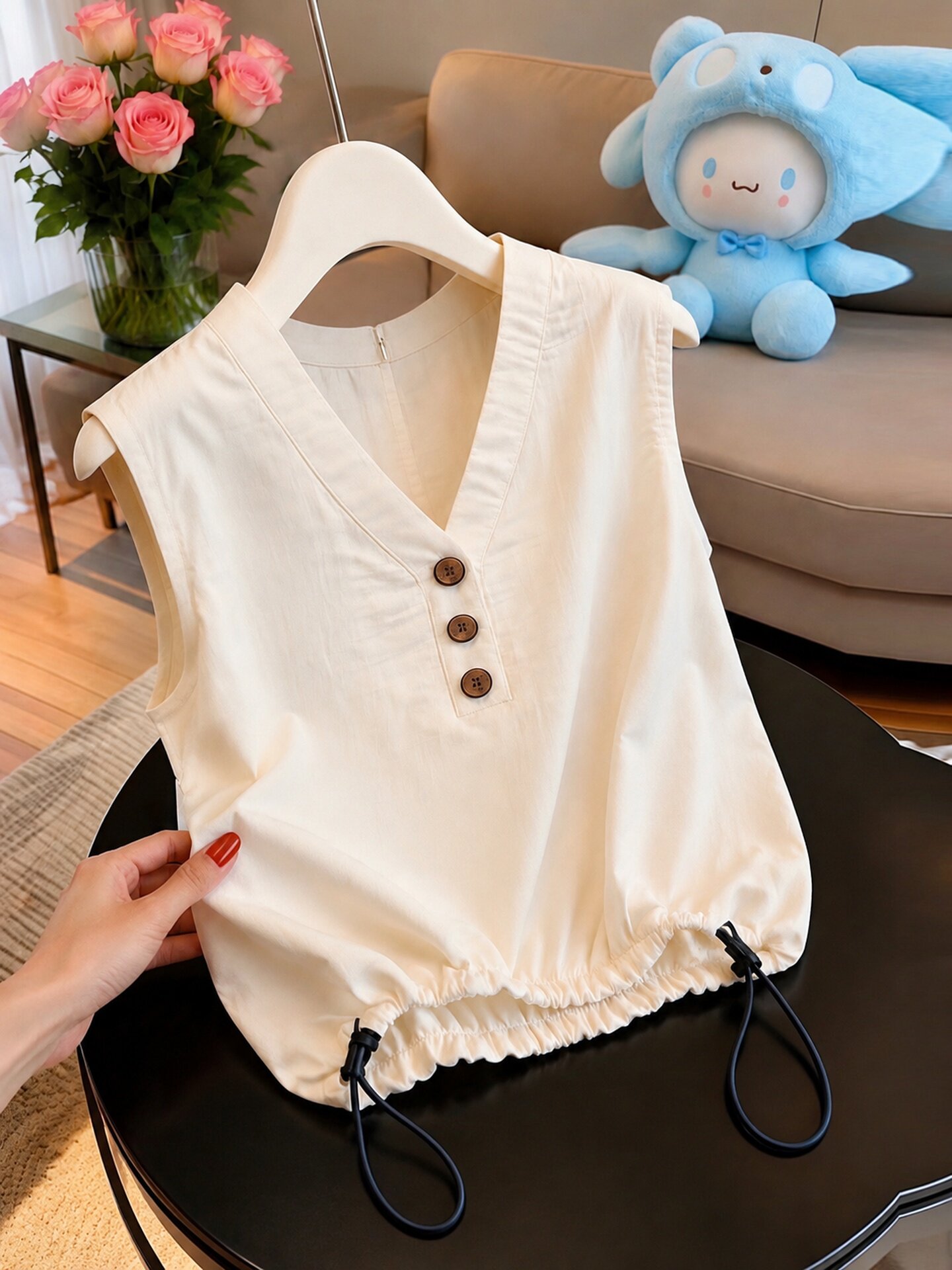 Apricot V-Neck Shirt Women 2026 Summer French Style Sleeveless Top - Image 4
