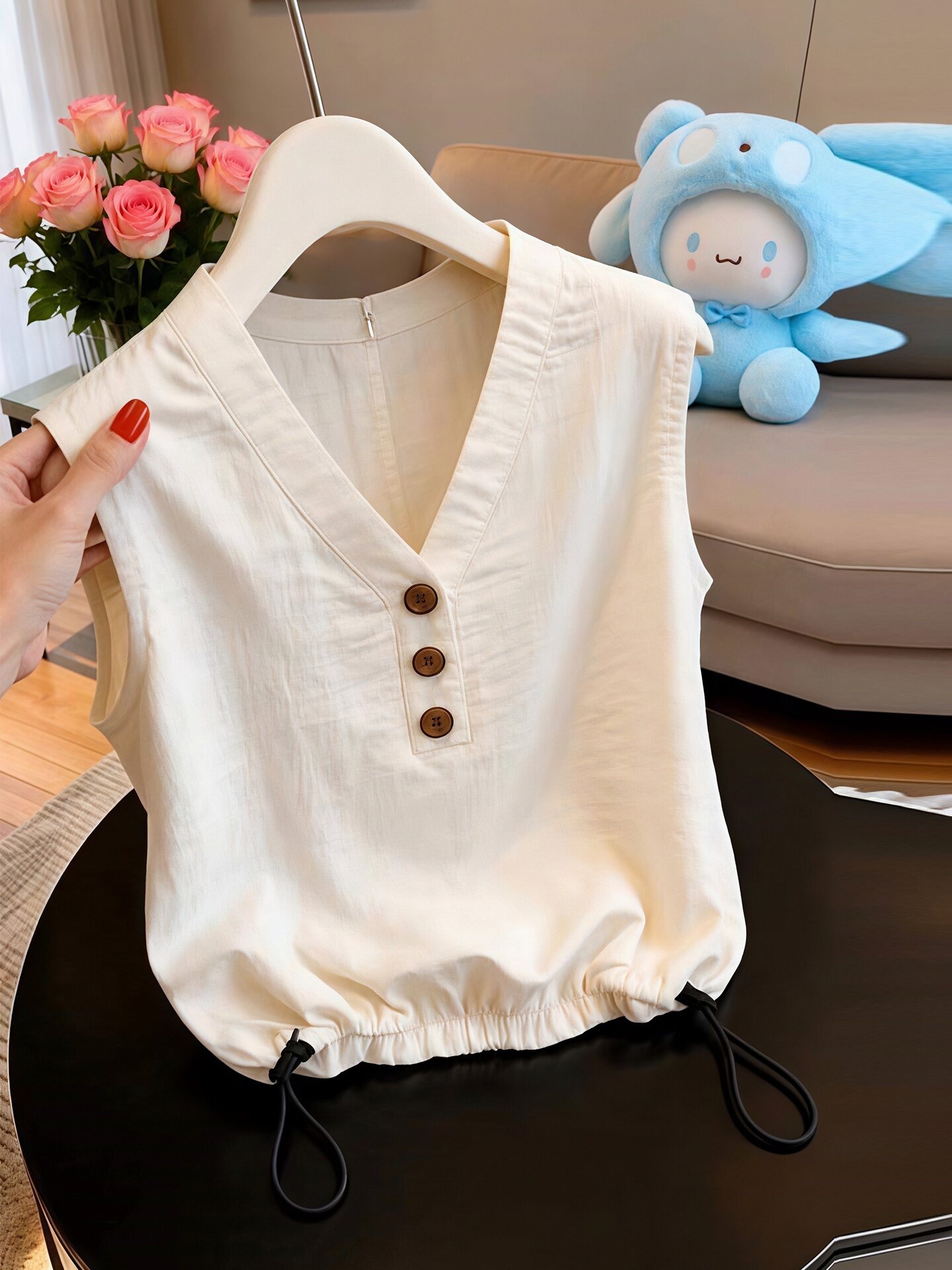 Apricot V-Neck Shirt Women 2026 Summer French Style Sleeveless Top